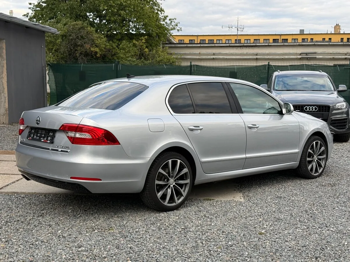 Skoda Superb 2013 photo 4