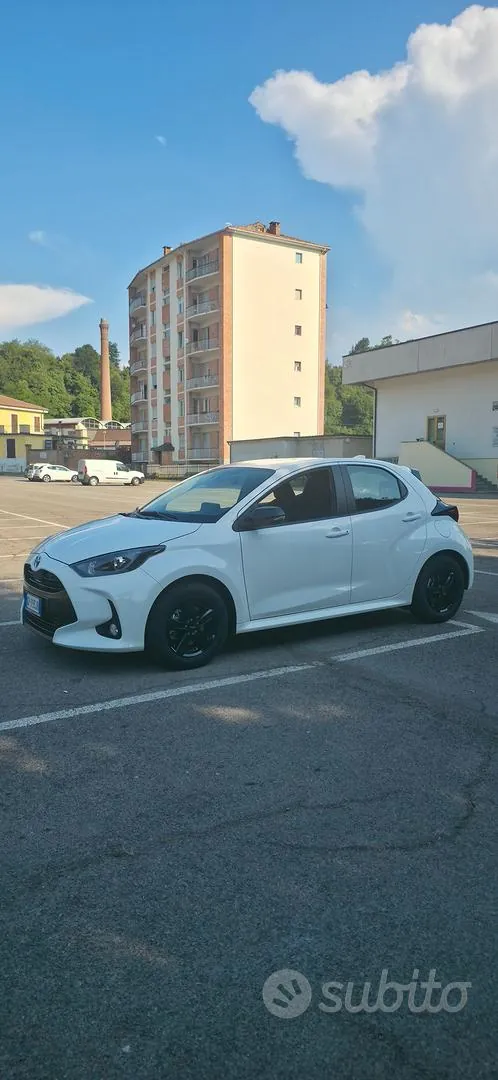 Toyota Yaris 2023 photo 3