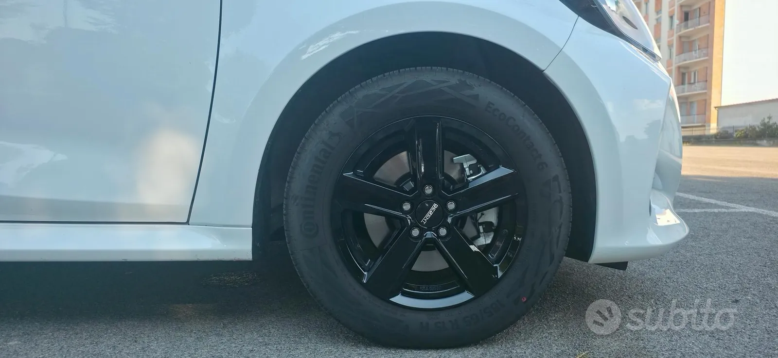 Toyota Yaris 2023 photo 4