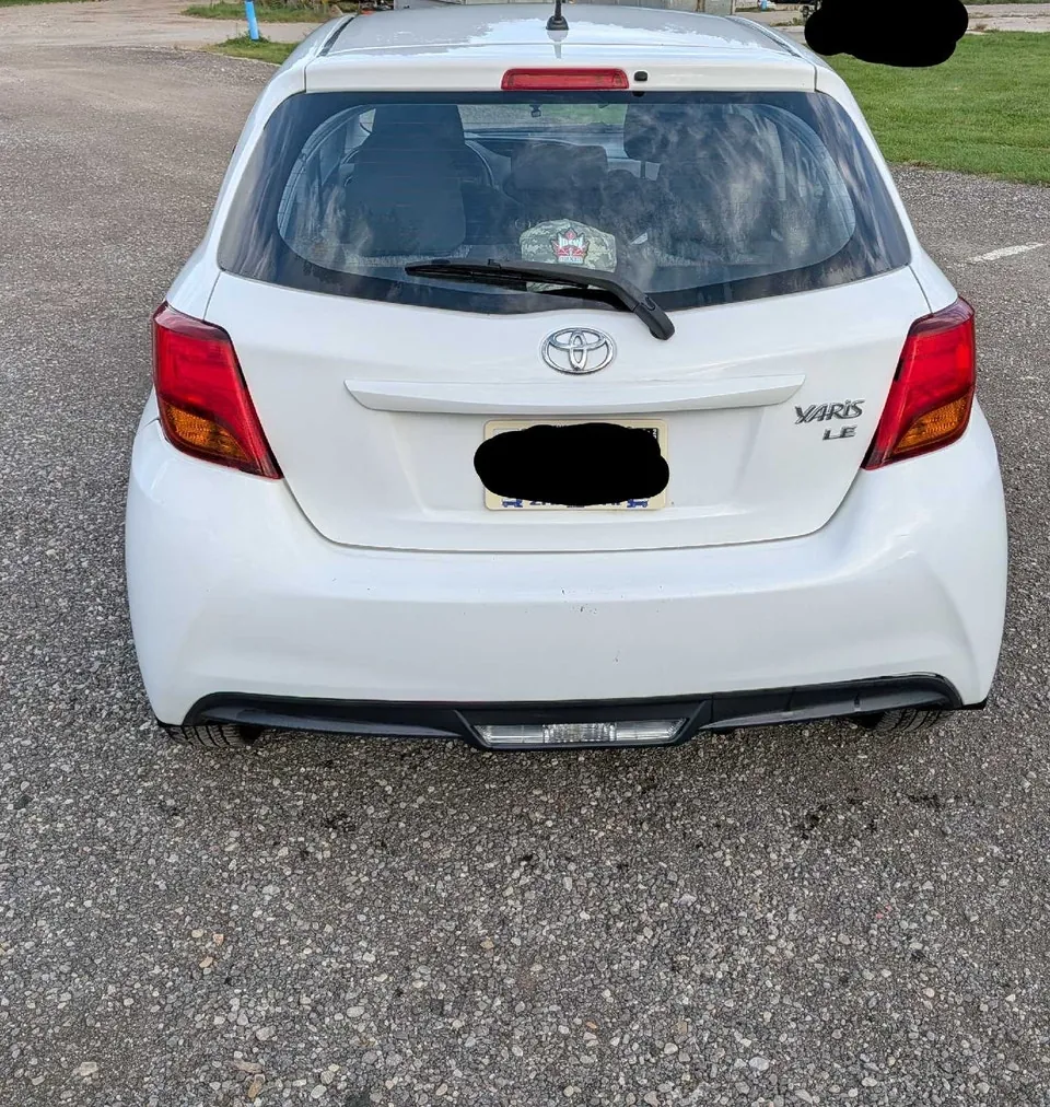 Toyota Yaris 2015 photo 2