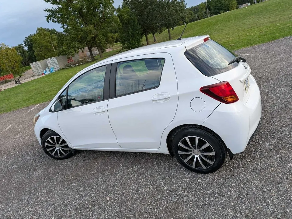Toyota Yaris 2015 photo 3