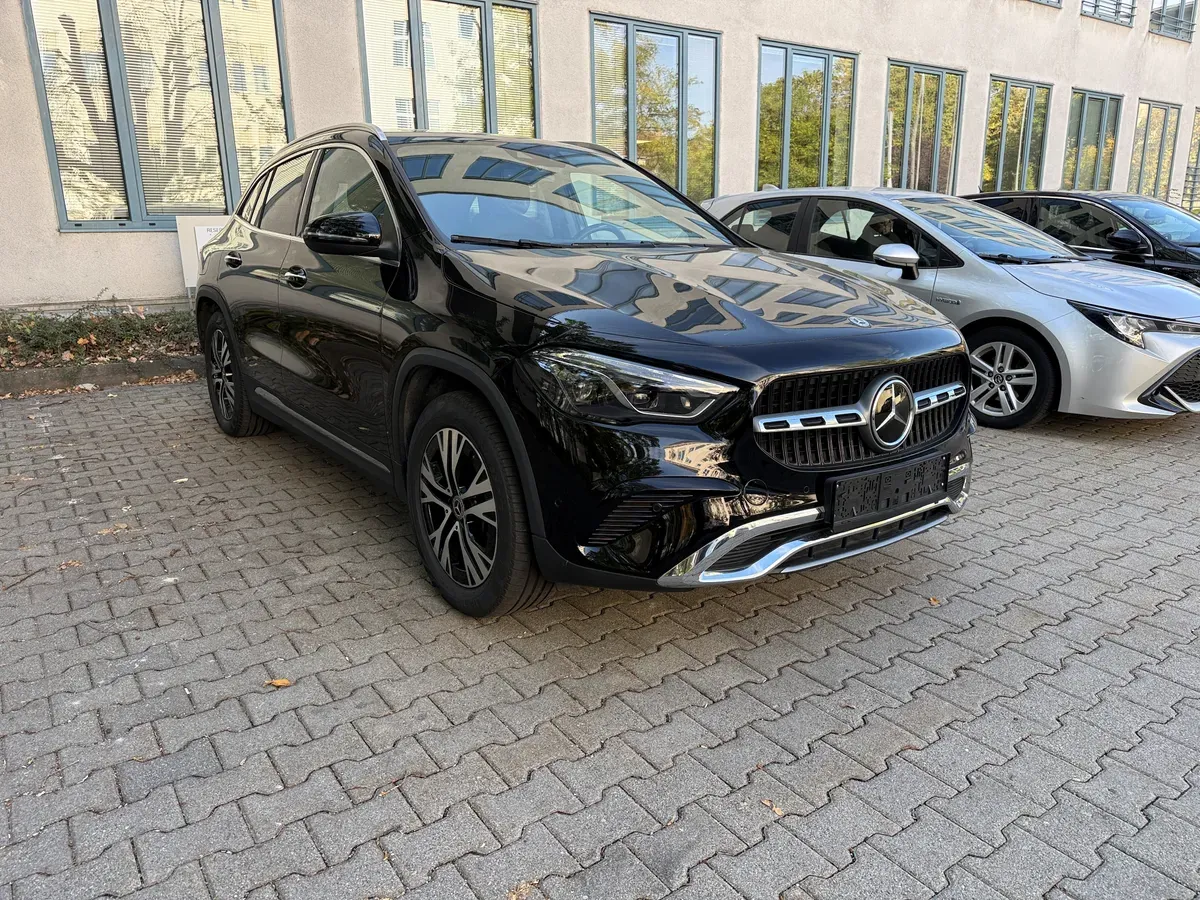 Mercedes-Benz Gla 2023 photo 2