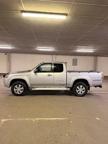 Mazda Bt-50 2011 photo 3