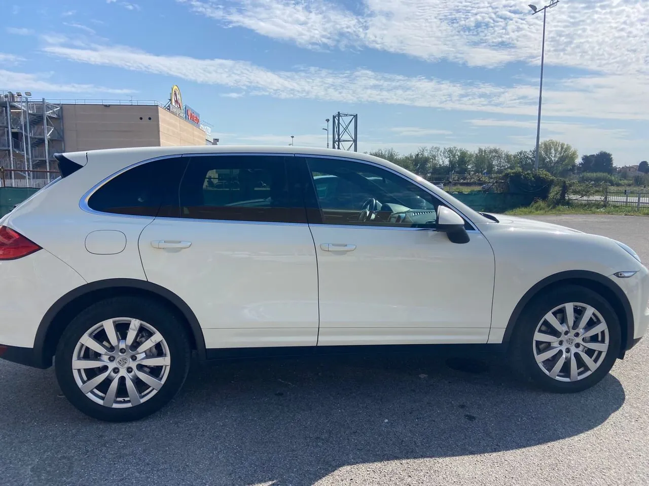 Porsche Cayenne 2011 photo 2