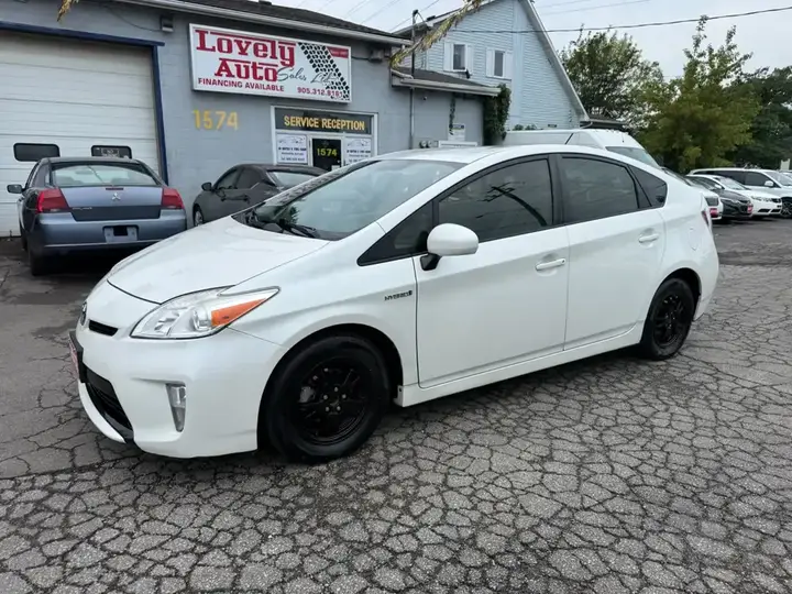 Toyota Prius 2012 photo 2