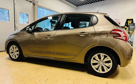 Peugeot 208 2012 photo 5