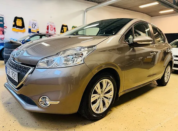 Peugeot 208 2012 photo 2