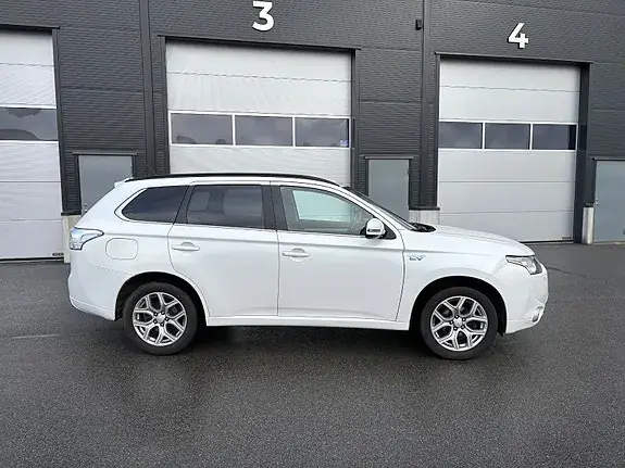Mitsubishi Outlander 2014 photo 2
