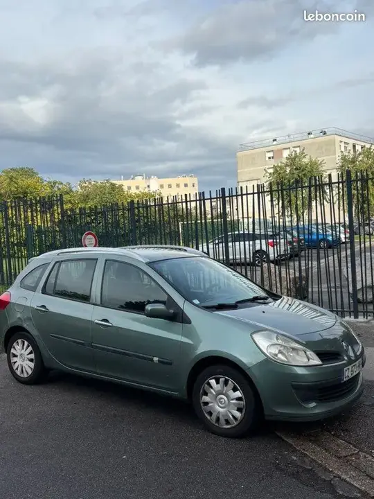 Renault Clio 2009 photo 2