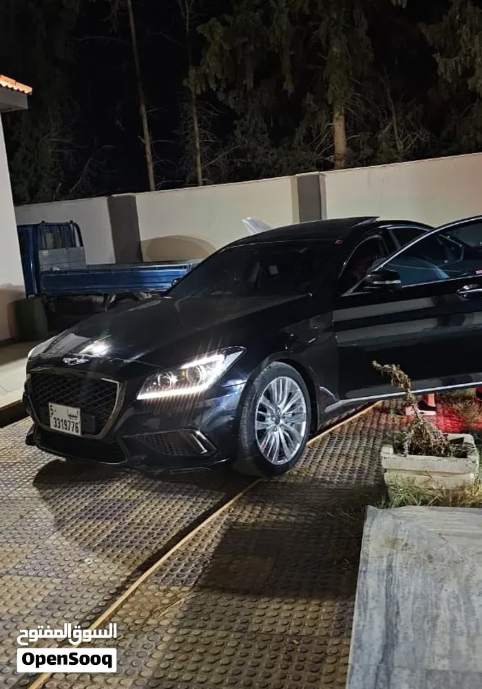Genesis G80 2017 photo 2