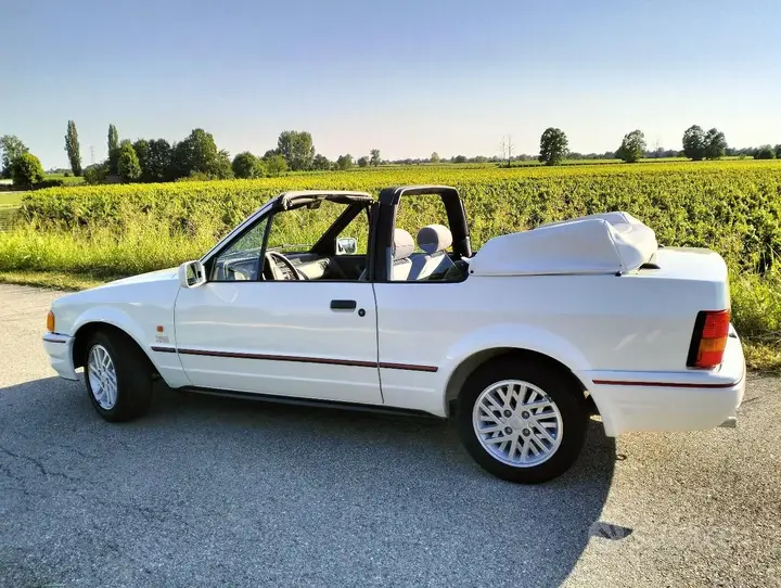 Ford Escort 1990 photo 3