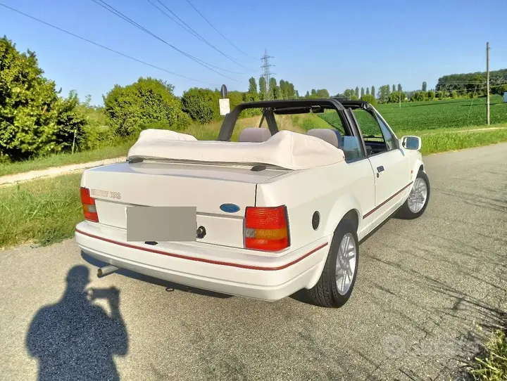 Ford Escort 1990 photo 2