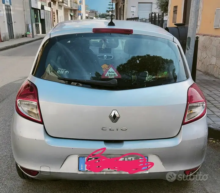 Renault Clio 2010 photo 2