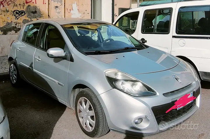 Renault Clio 2010 photo 4