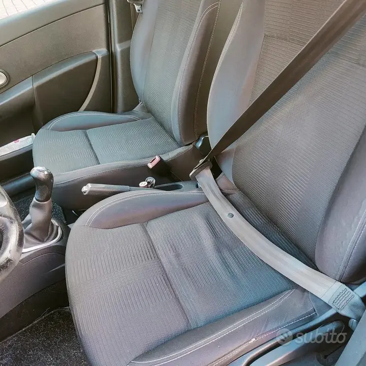 Renault Clio 2010 photo 5