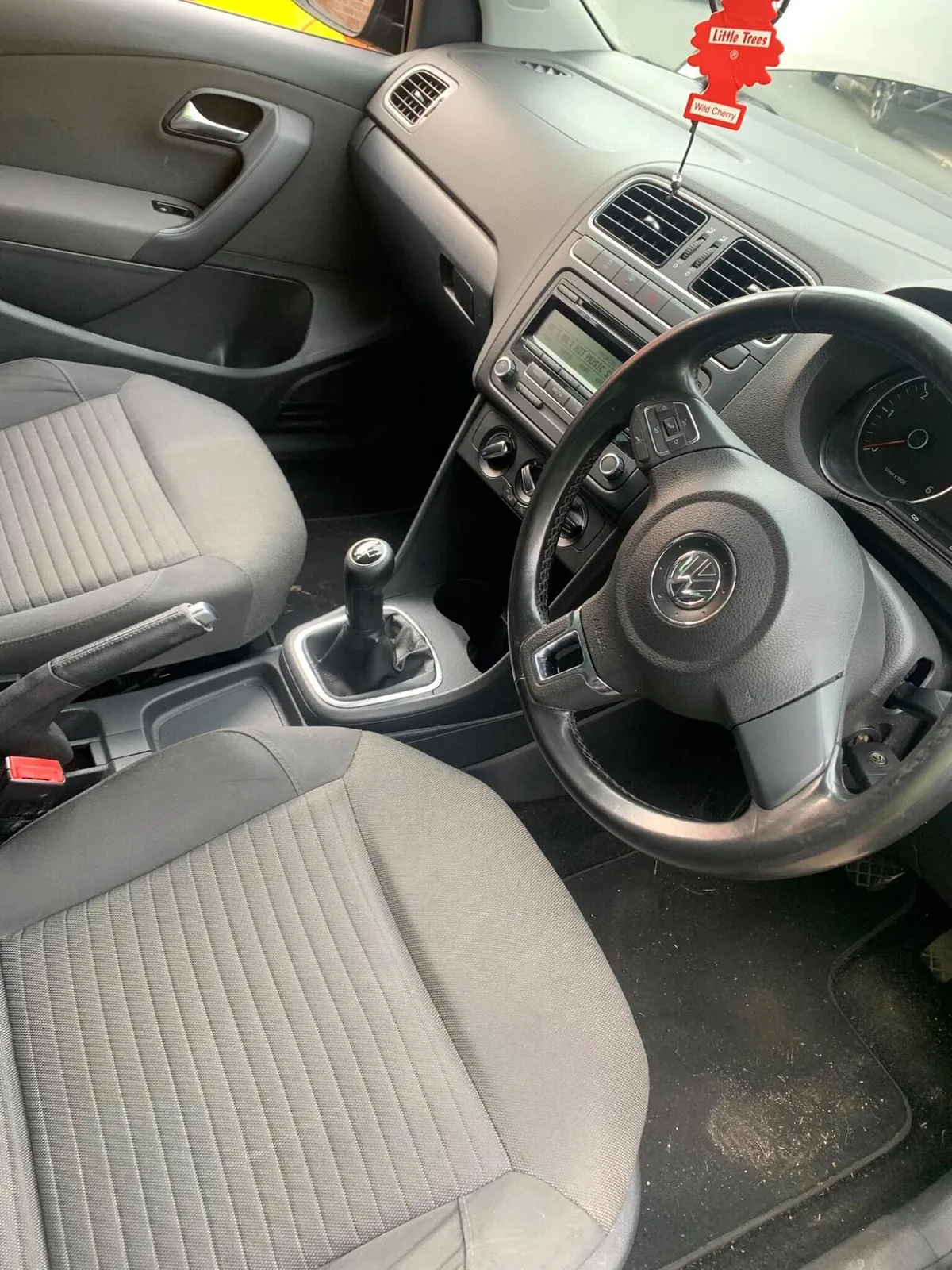 Volkswagen Polo 2011 photo 3