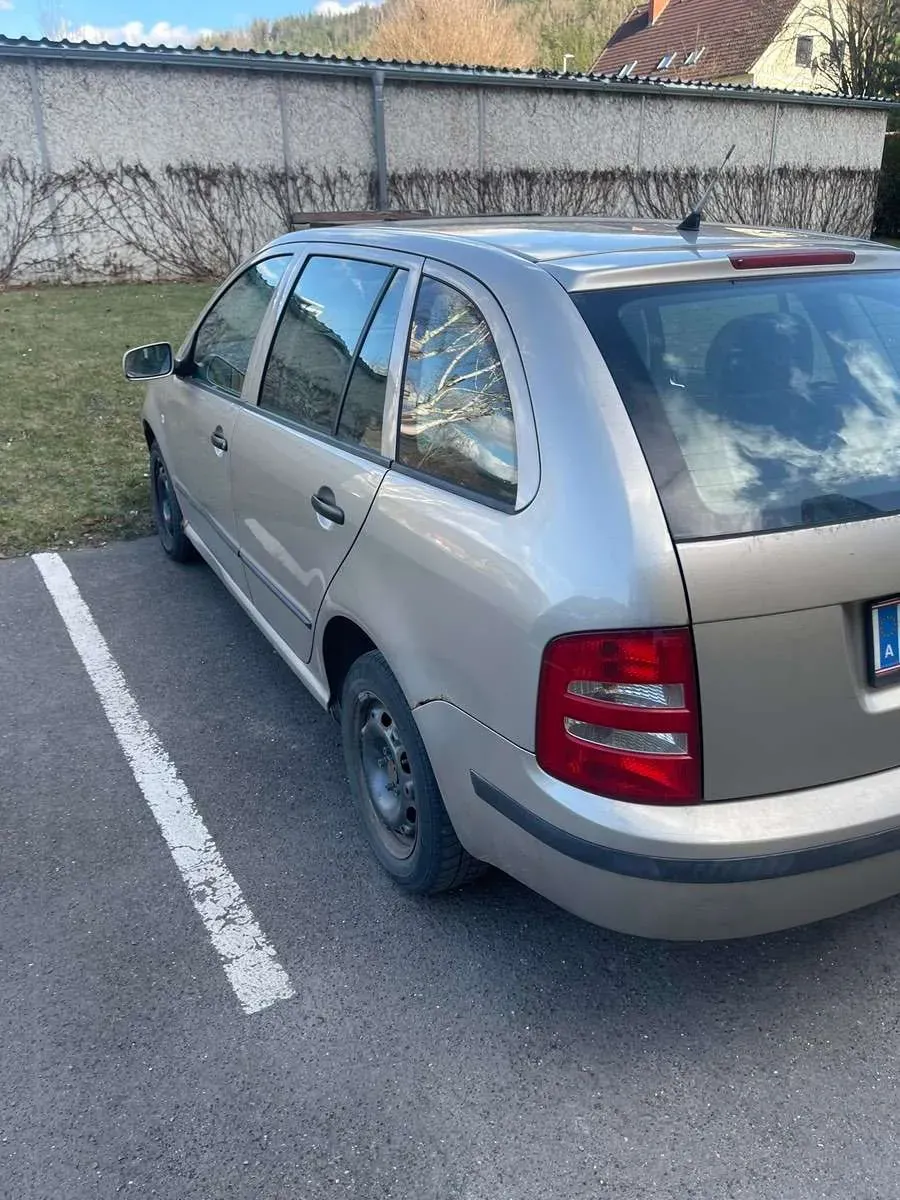Skoda Fabia 2004 photo 2