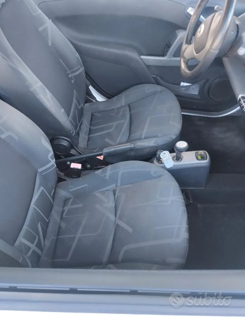 Smart Fortwo 2010 photo 2