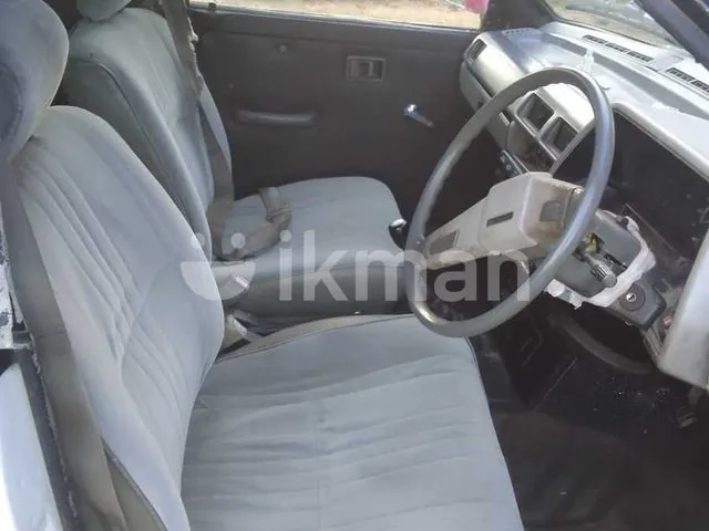 Nissan Sunny 1984 photo 4
