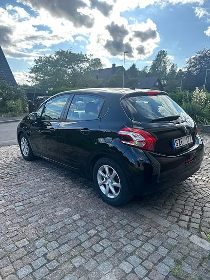Peugeot 208 2013 photo 3