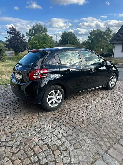 Peugeot 208 2013 photo 4