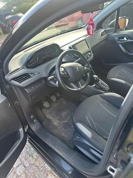 Peugeot 208 2013 photo 5