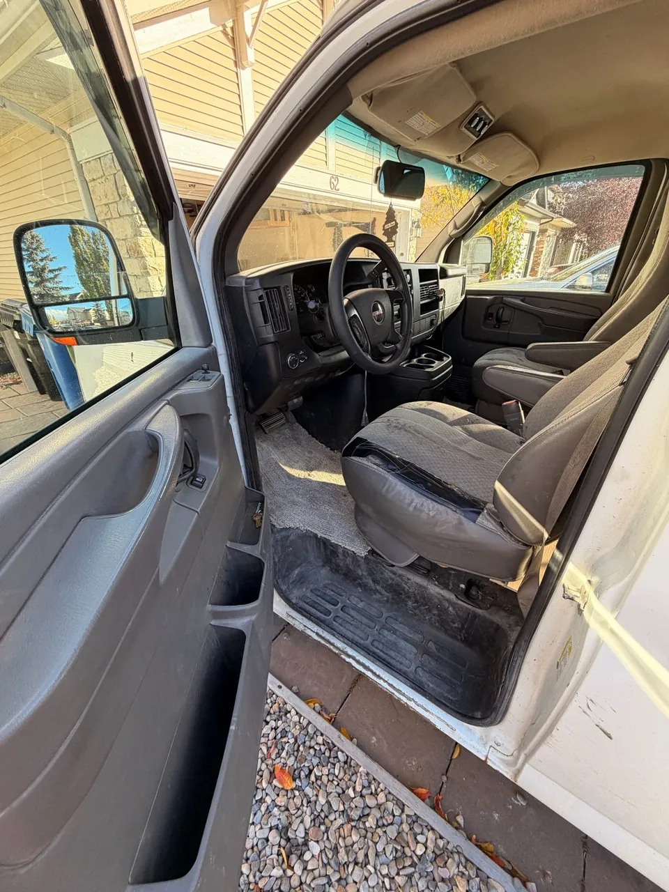 GMC Savana 2011 photo 3