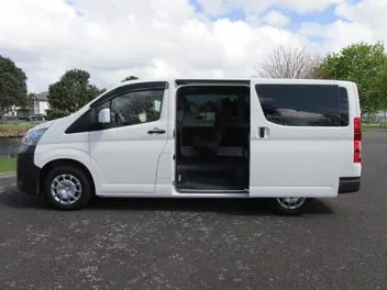 Toyota Hiace 2020 photo 3