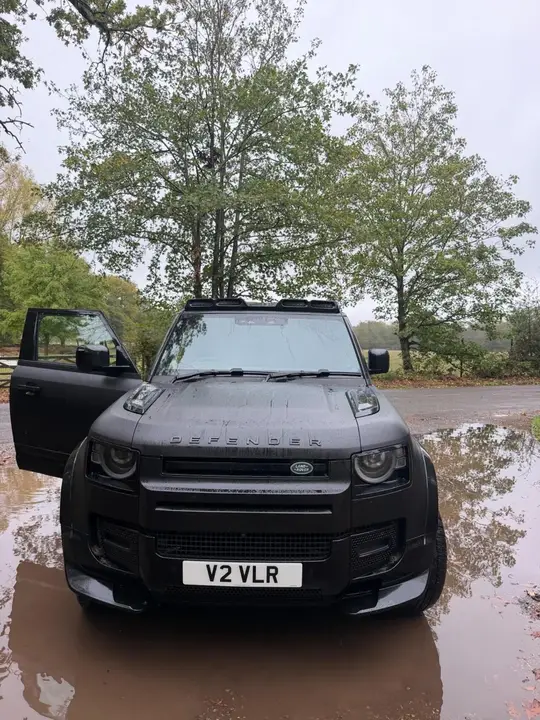 Land Rover Defender 90 2025 photo 2