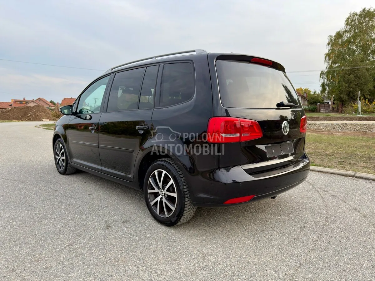 Volkswagen Touran 2012 photo 4