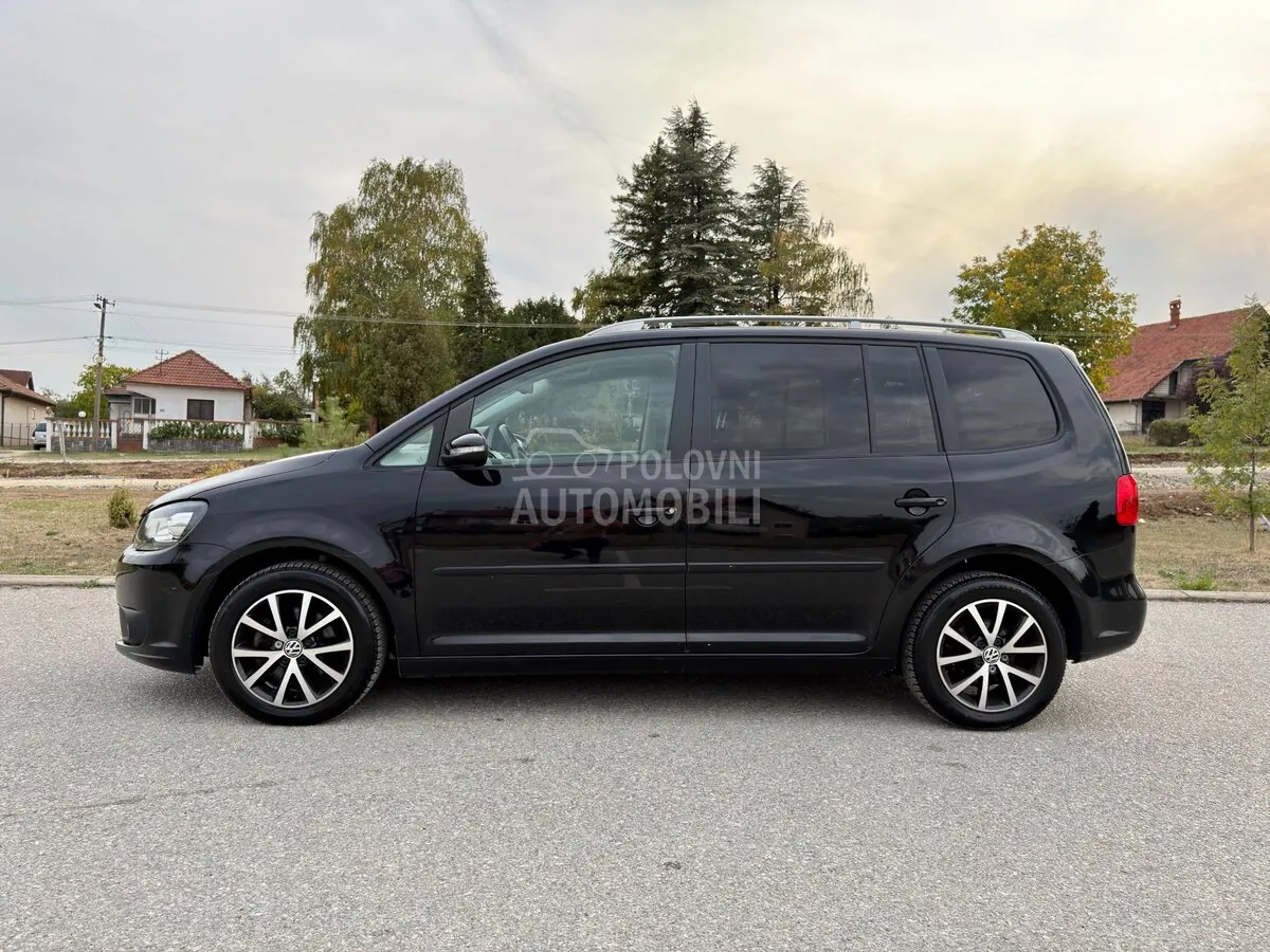 Volkswagen Touran 2012 photo 3