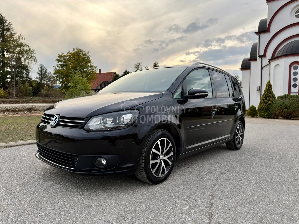 Volkswagen Touran 2012 photo 2