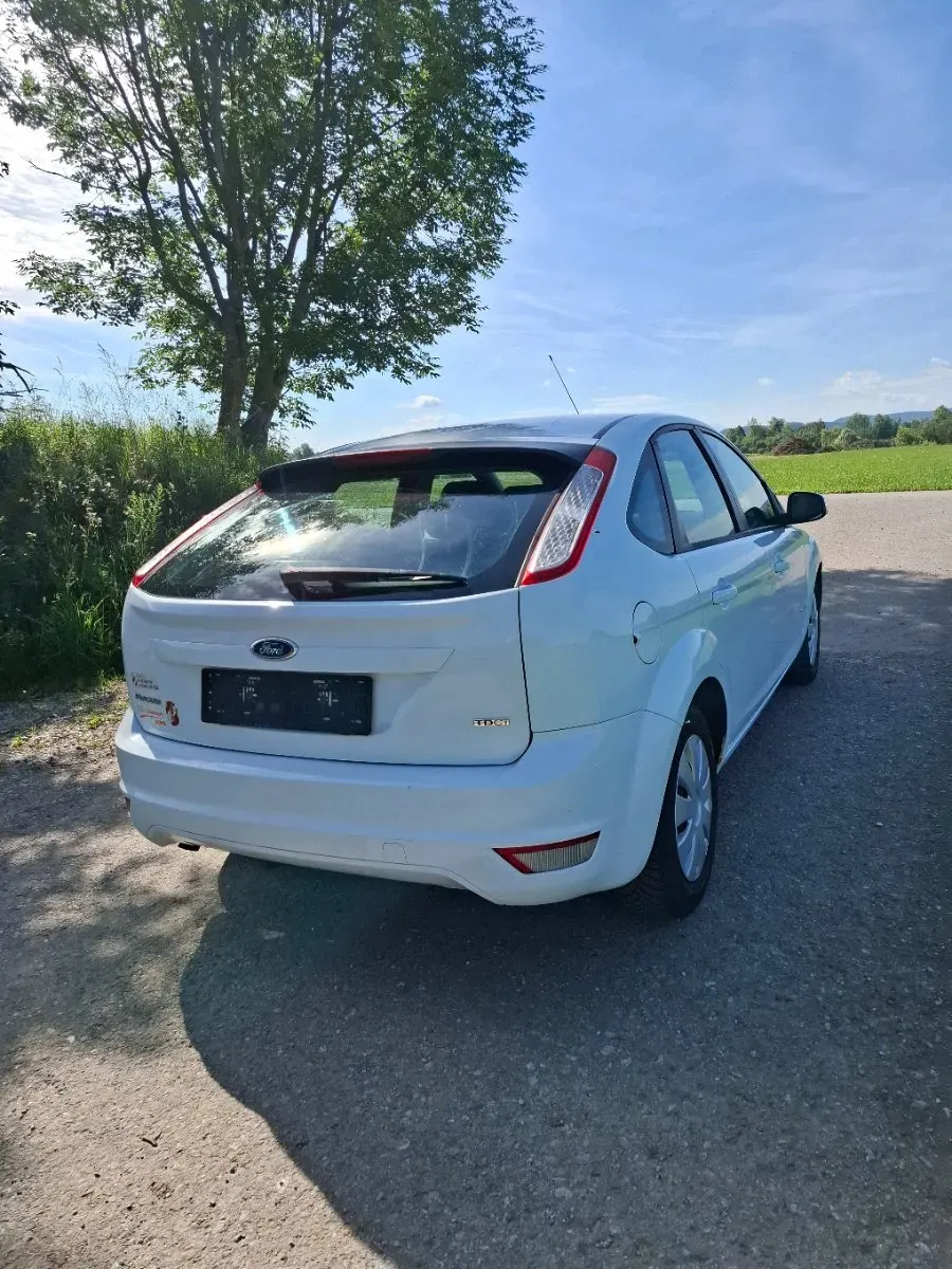 Ford Focus 2010 photo 3