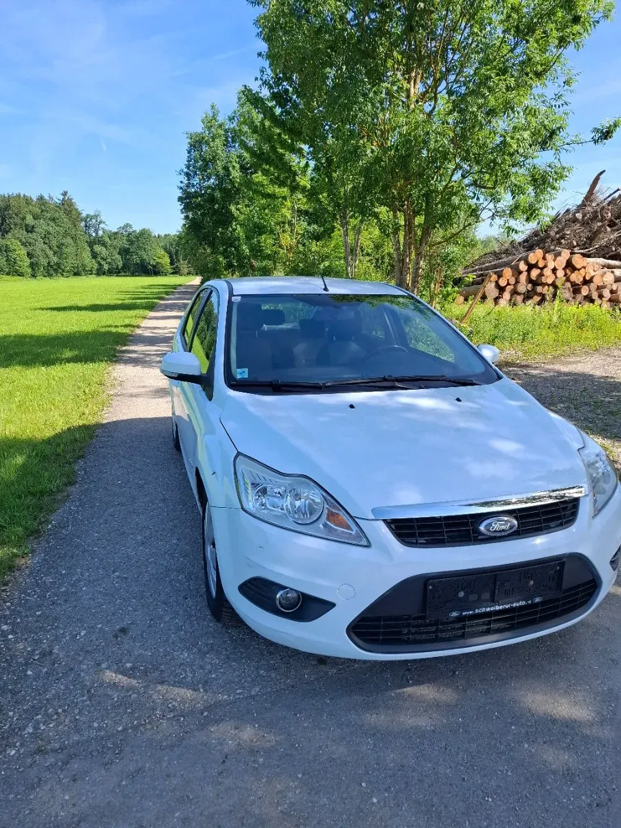 Ford Focus 2010 photo 2