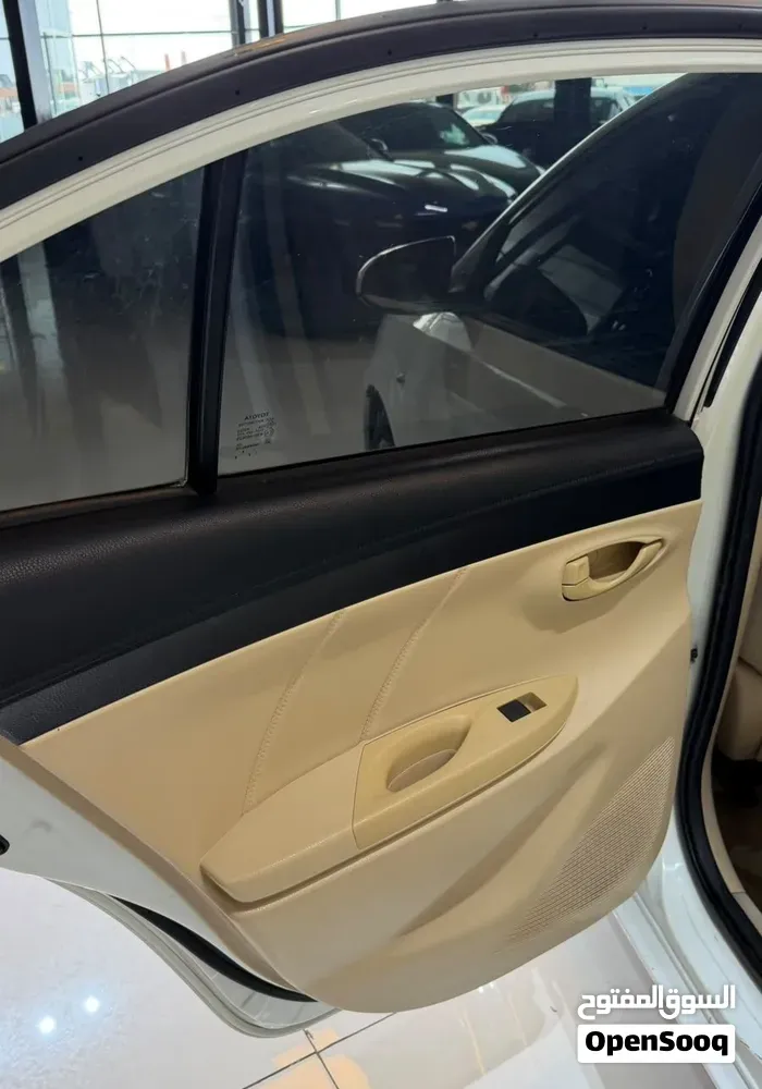 Toyota Yaris 2015 photo 4