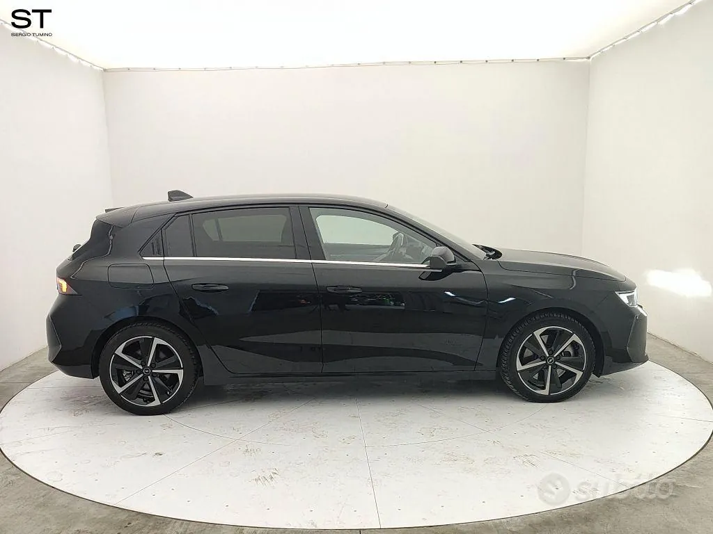 Opel Astra 2022 photo 3