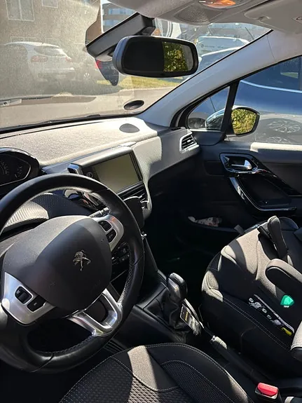 Peugeot 208 2016 photo 2