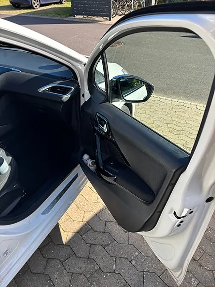 Peugeot 208 2016 photo 3