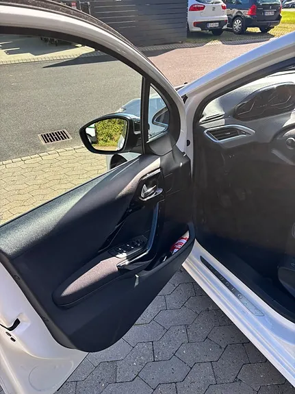 Peugeot 208 2016 photo 5