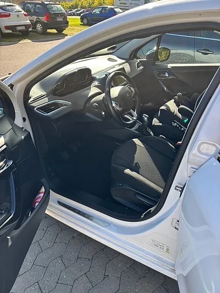 Peugeot 208 2016 photo 4