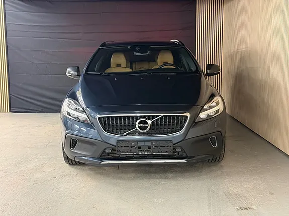 Volvo V40 Cross Country 2019 photo 2