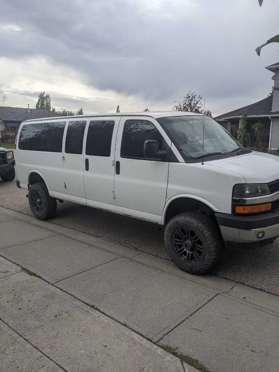 Chevrolet Express 2017 photo 2