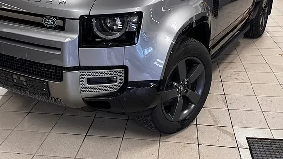 Land Rover Defender 110 2023 photo 2