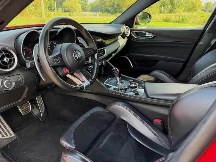 Alfa Romeo Giulia 2019 photo 2