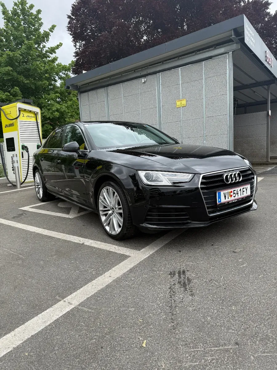 Audi A4 2019 photo 2