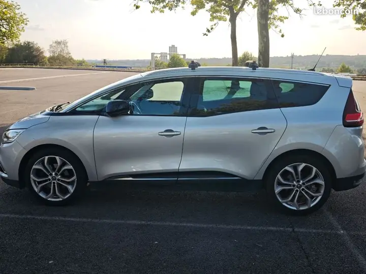Renault Grand Scenic 2018 photo 2