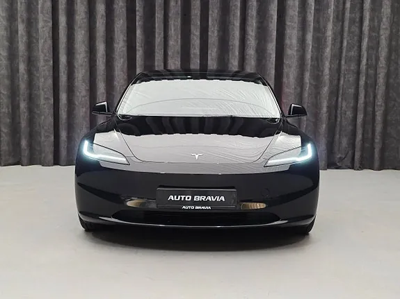 Tesla Model 3 2024 photo 2