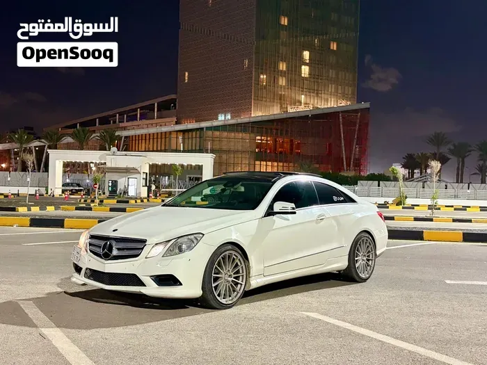 Mercedes-Benz E-Class 2012 photo 2