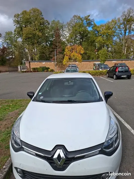 Renault Clio 2015 photo 2