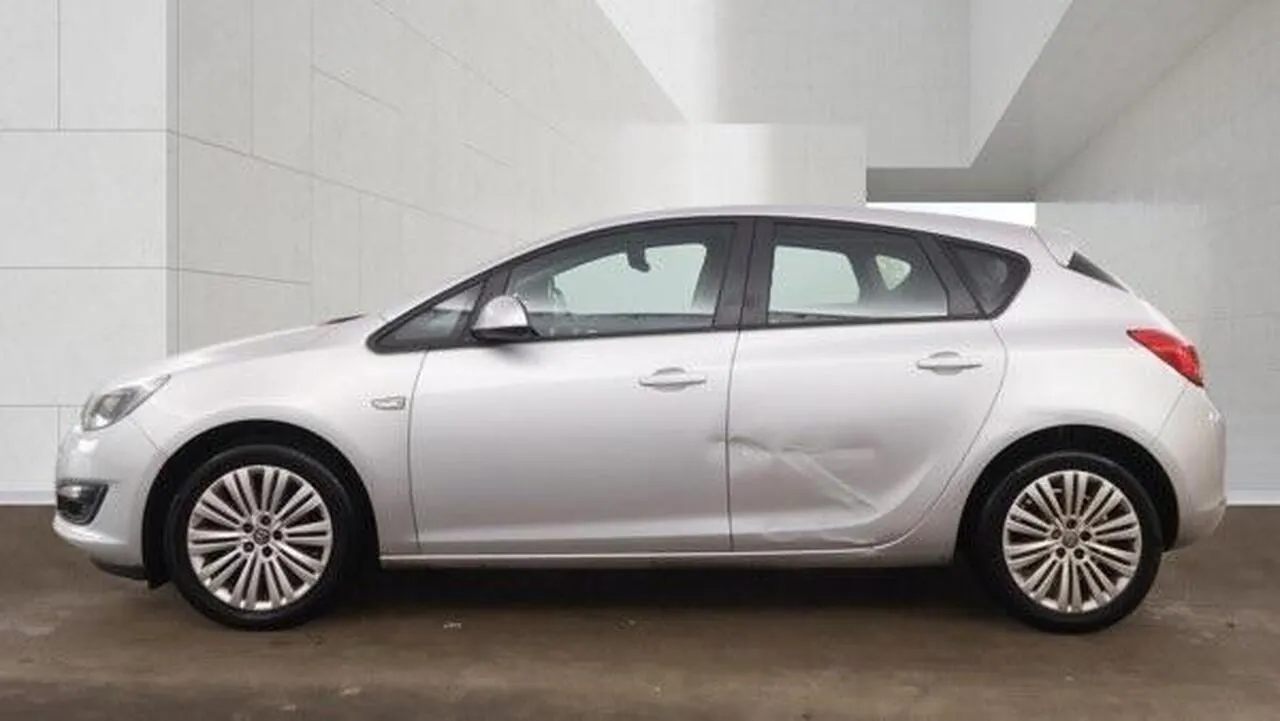 Vauxhall Astra 2014 photo 5